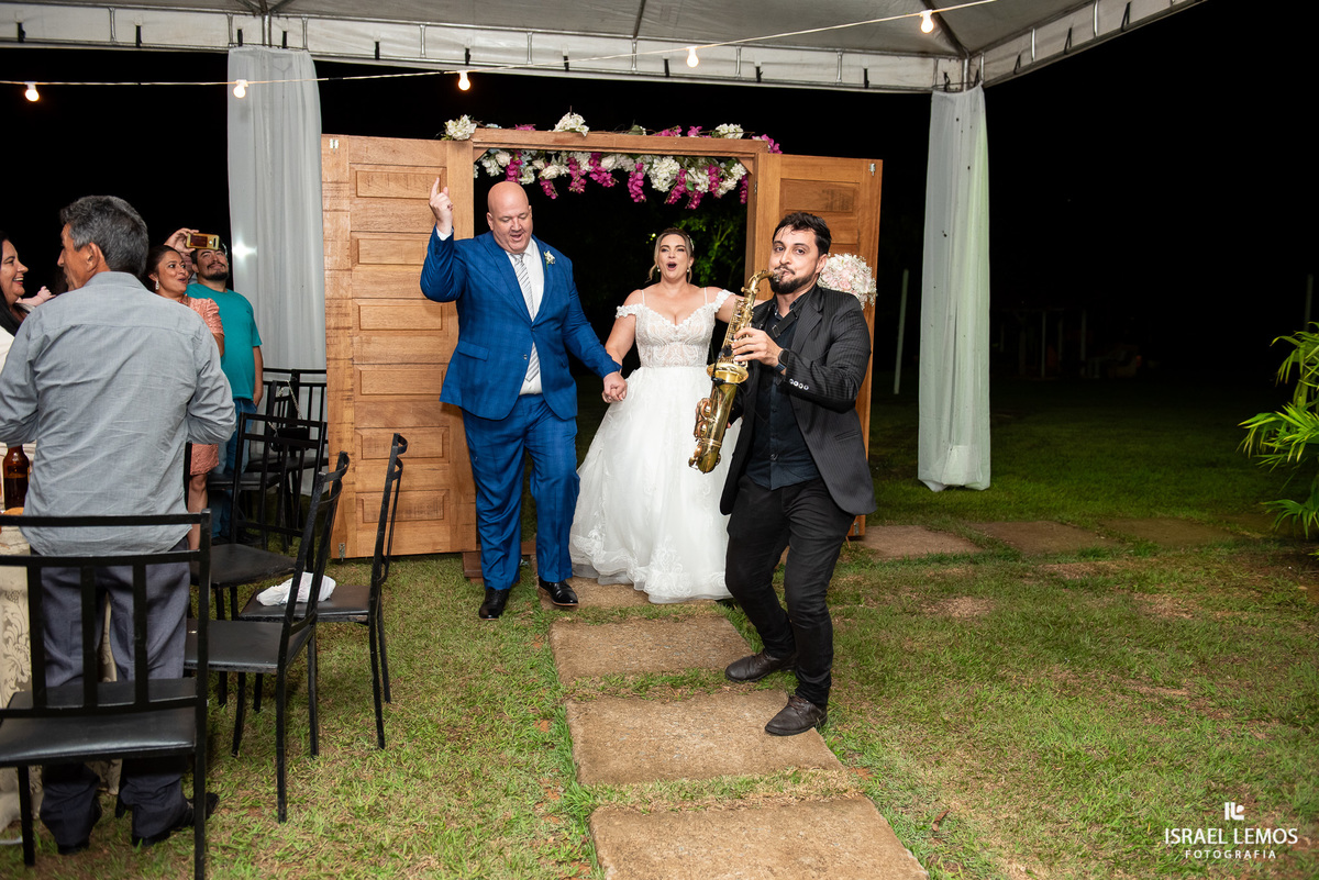 recepção de casamento na mansão do aeroporto em abaete do casal marcelo e Gisele fotografia lindas por Israel Lemos fotografo abaete