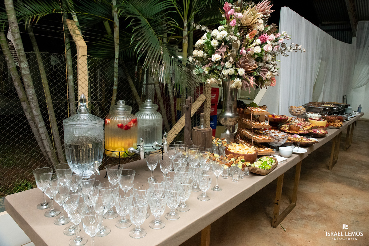 recepção de casamento na mansão do aeroporto em abaete do casal marcelo e Gisele fotografia lindas por Israel Lemos fotografo abaete
