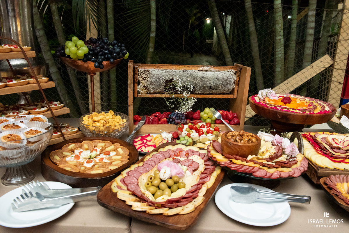 recepção de casamento na mansão do aeroporto em abaete do casal marcelo e Gisele fotografia lindas por Israel Lemos fotografo abaete