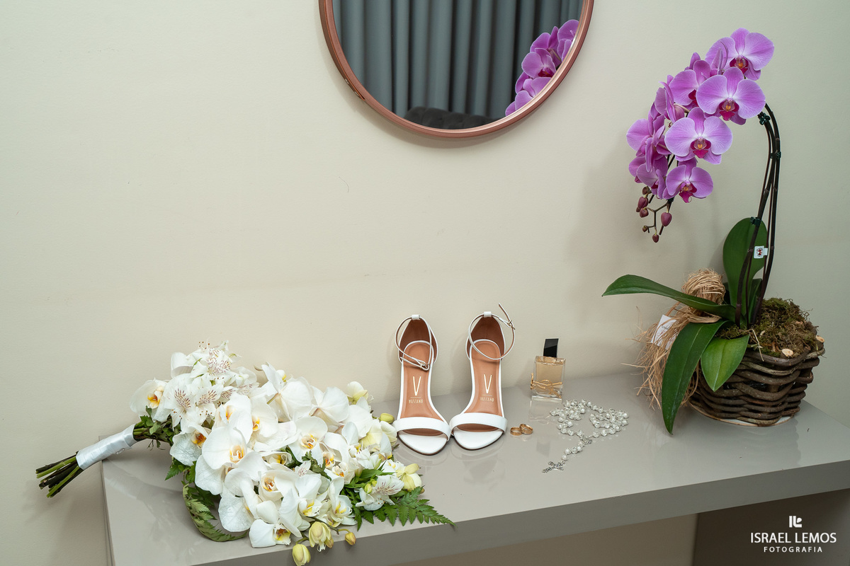 Fotografia de casamento em para de minas com produção de Noiva na Leticia mas e cabelo de paloma 