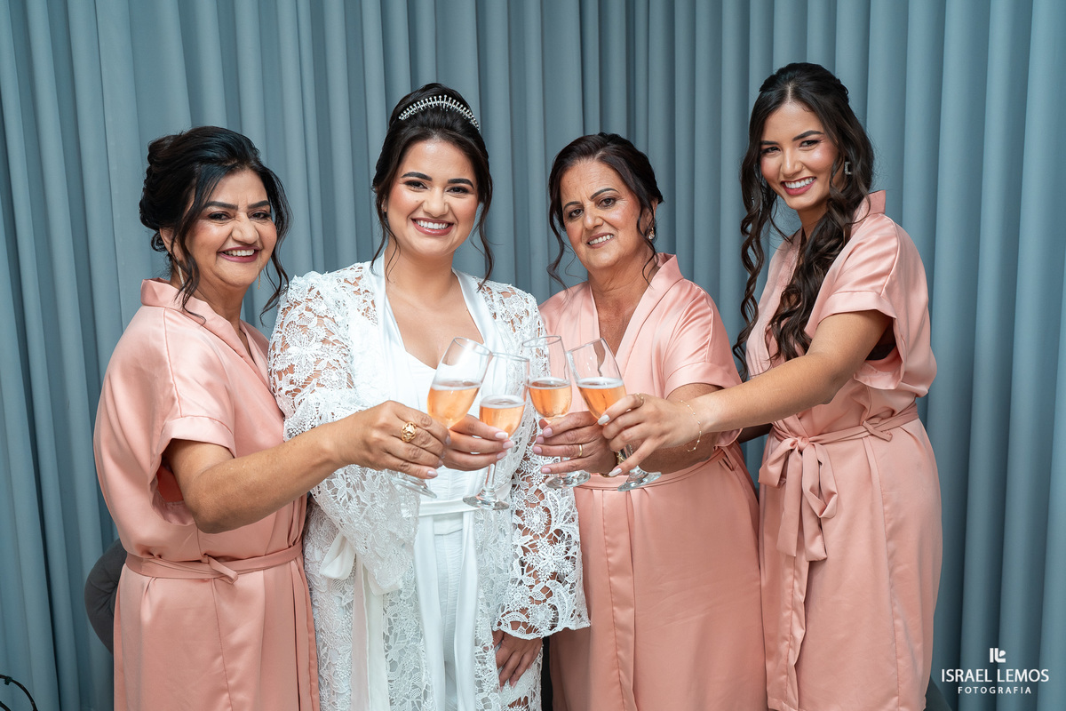 Fotografia de casamento em para de minas com produção de Noiva na Leticia mas e cabelo de paloma 