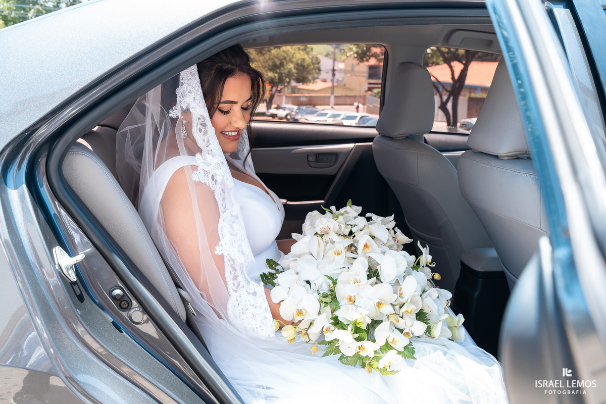 Casamento na igreja de São Pedro em para de minas com fotos lindas  do fotografo Isabel lemos o melhor fotografo da cidade de Para de minas 