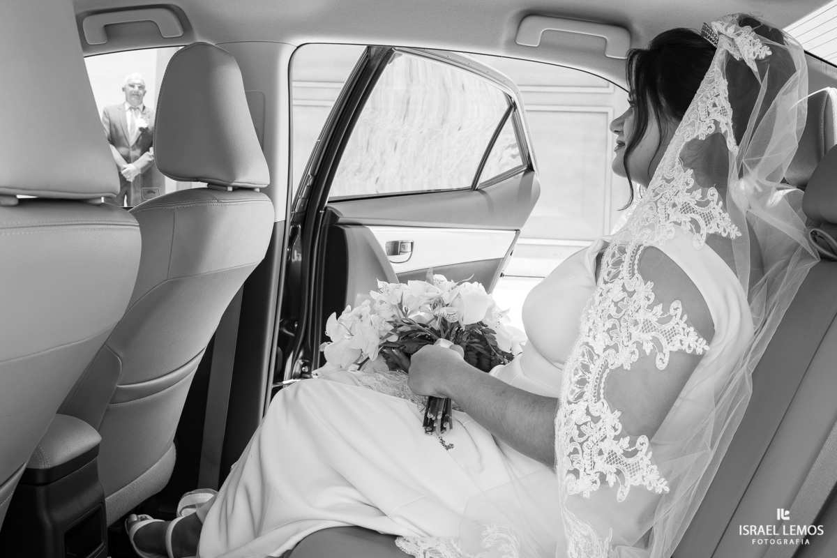 Casamento na igreja de São Pedro em para de minas com fotos lindas  do fotografo Isabel lemos o melhor fotografo da cidade de Para de minas 