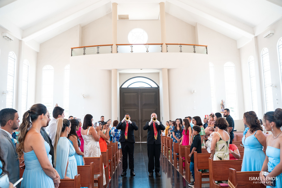 Casamento na igreja de São Pedro em para de minas com fotos lindas  do fotografo Isabel lemos o melhor fotografo da cidade de Para de minas 