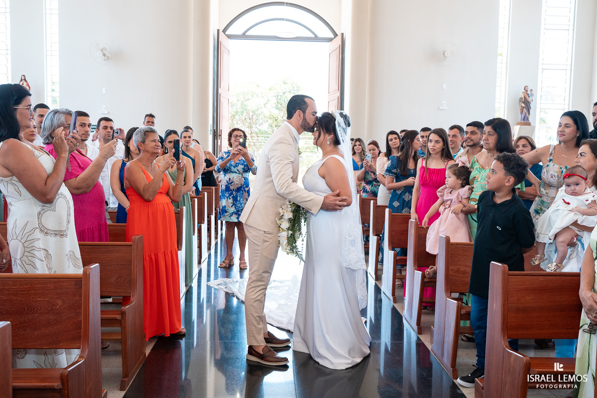 Casamento na igreja de São Pedro em para de minas com fotos lindas  do fotografo Isabel lemos o melhor fotografo da cidade de Para de minas 