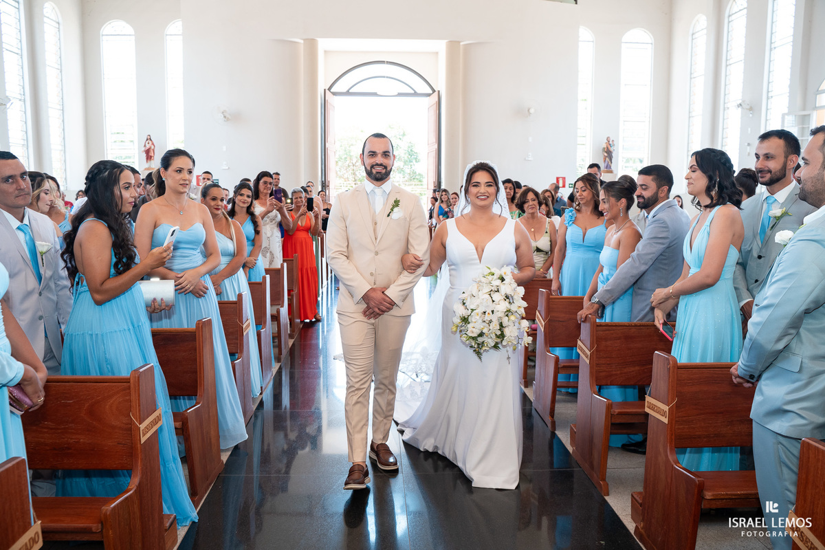 Casamento na igreja de São Pedro em para de minas com fotos lindas  do fotografo Isabel lemos o melhor fotografo da cidade de Para de mCasamento na igreja de São Pedro em para de minas com fotos lindas  do fotografo Isabel lemos o melhor fotografo dainas 