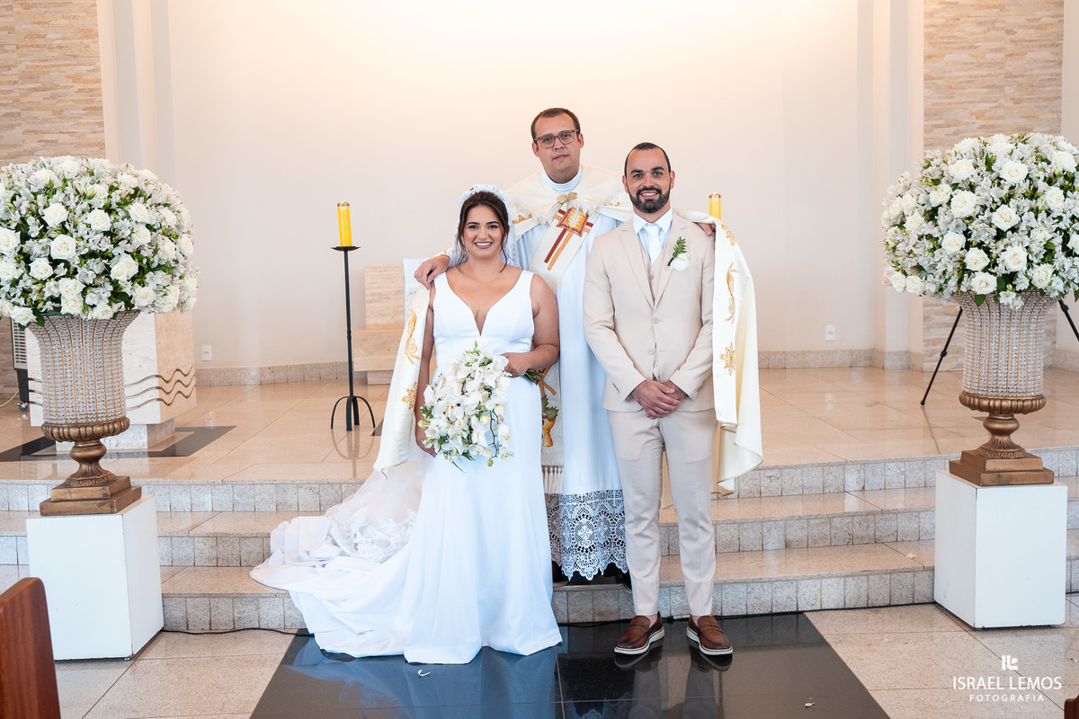 Casamento na igreja de São Pedro em para de minas com fotos lindas  do fotografo Isabel lemos o melhor fotografo da cidade de Para de minas 