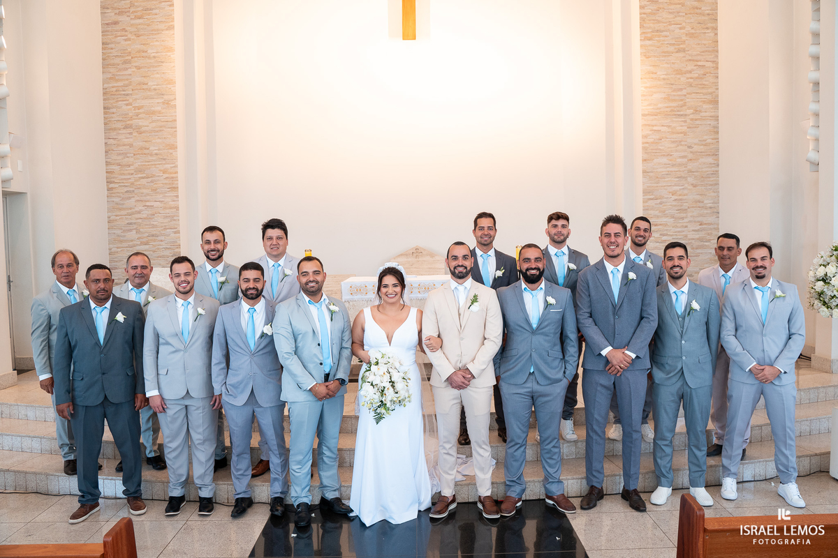 Casamento na igreja de São Pedro em para de minas com fotos lindas  do fotografo Isabel lemos o melhor fotografo da cidade de Para de minas 