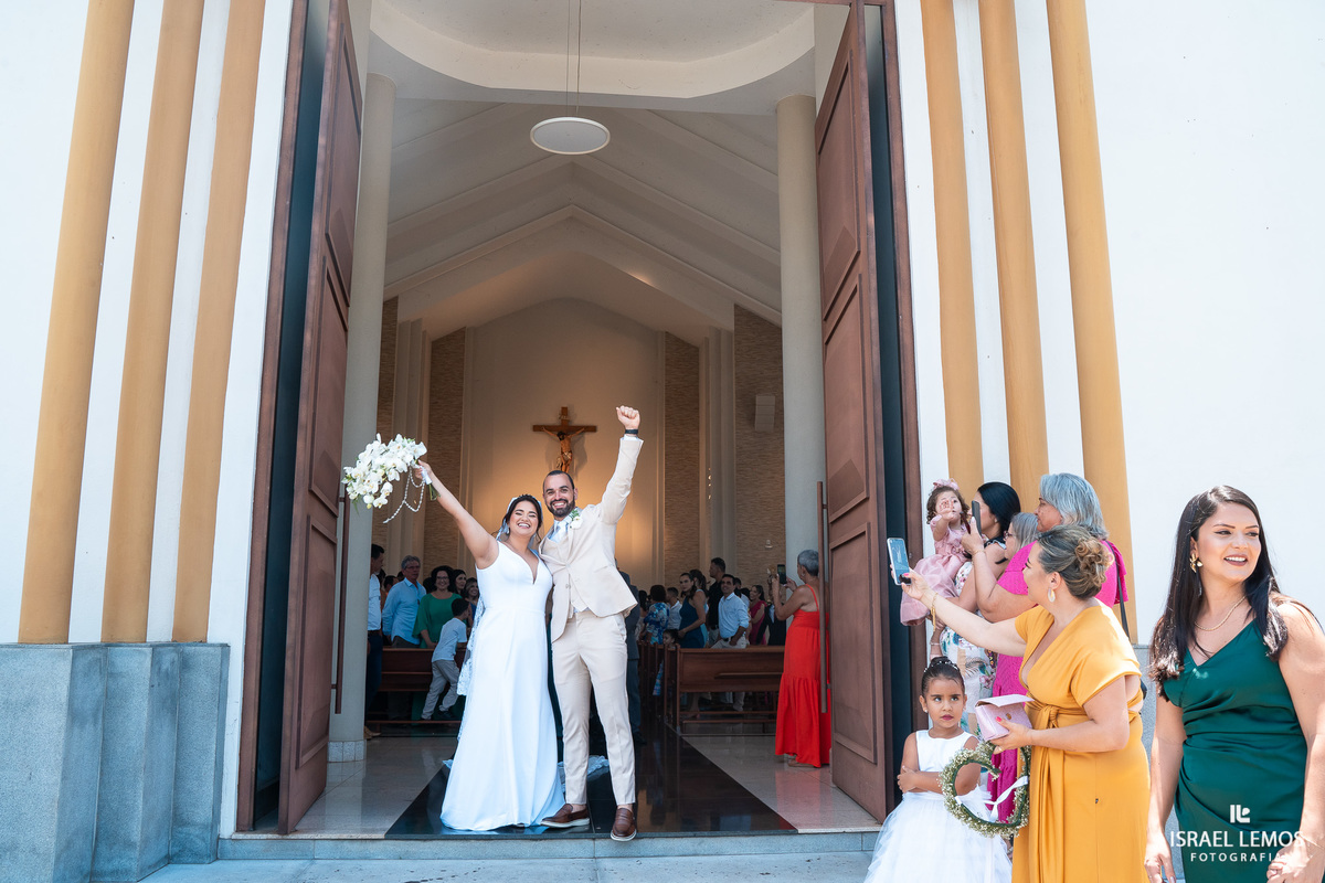 Casamento na igreja de São Pedro em para de minas com fotos lindas  do fotografo Isabel lemos o melhor fotografo da cidade de Para de minas 