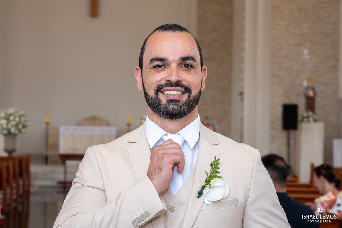 Casamento na igreja de São Pedro em para de minas com fotos lindas  do fotografo Isabel lemos o melhor fotografo da cidade de Para de minas 