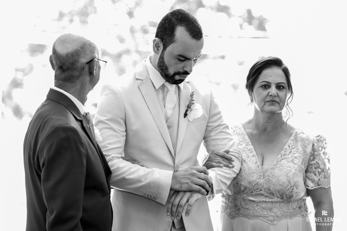 Casamento na igreja de São Pedro em para de minas com fotos lindas  do fotografo Isabel lemos o melhor fotografo da cidade de Para de minas 