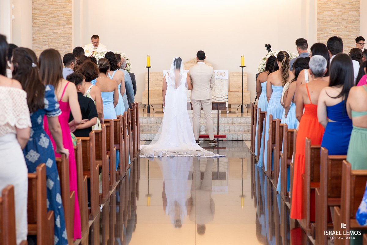 Casamento na igreja de São Pedro em para de minas com fotos lindas  do fotografo Isabel lemos o melhor fotografo da cidade de Para de minas 