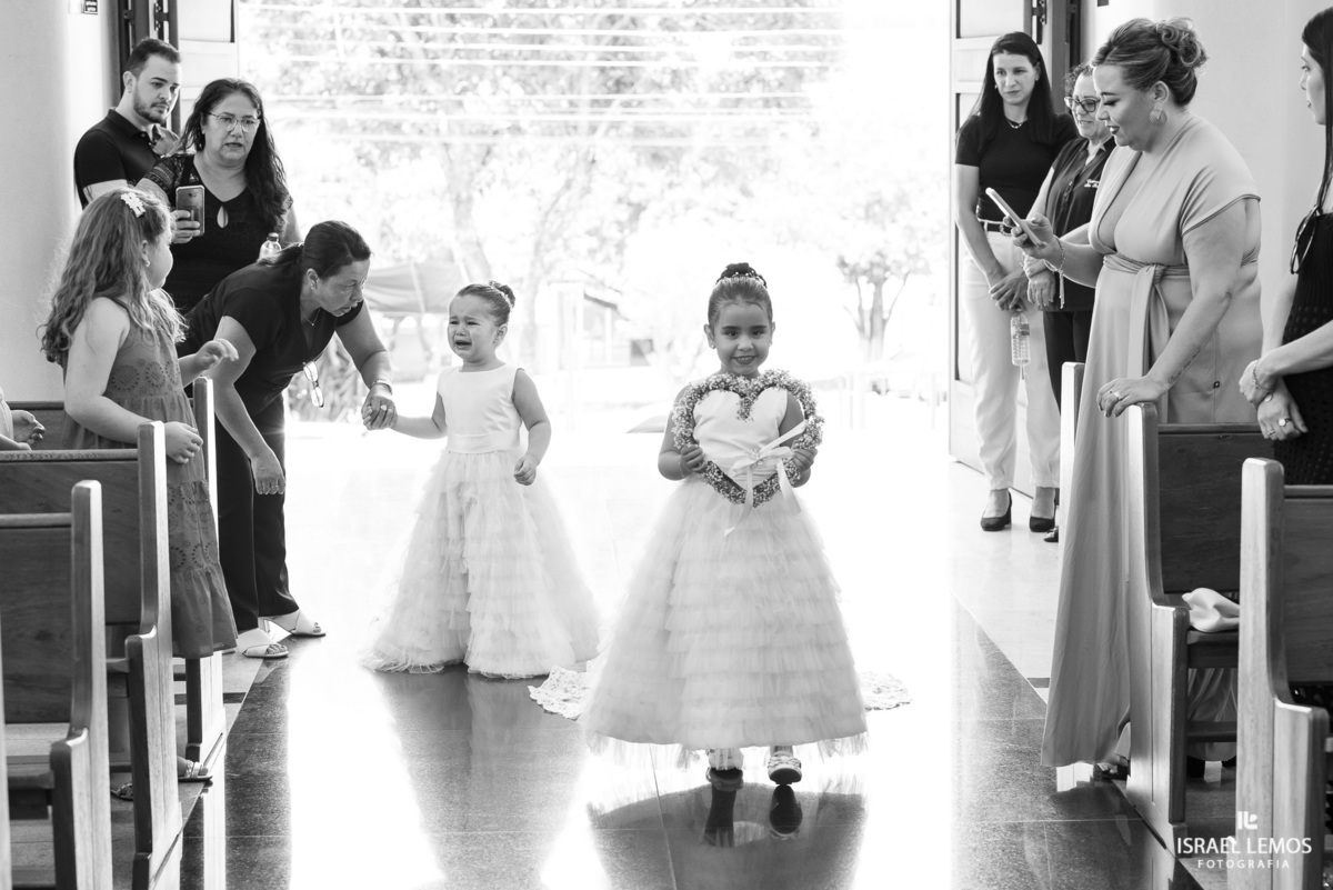 Casamento na igreja de São Pedro em para de minas com fotos lindas  do fotografo Isabel lemos o melhor fotografo da cidade de Para de minas 