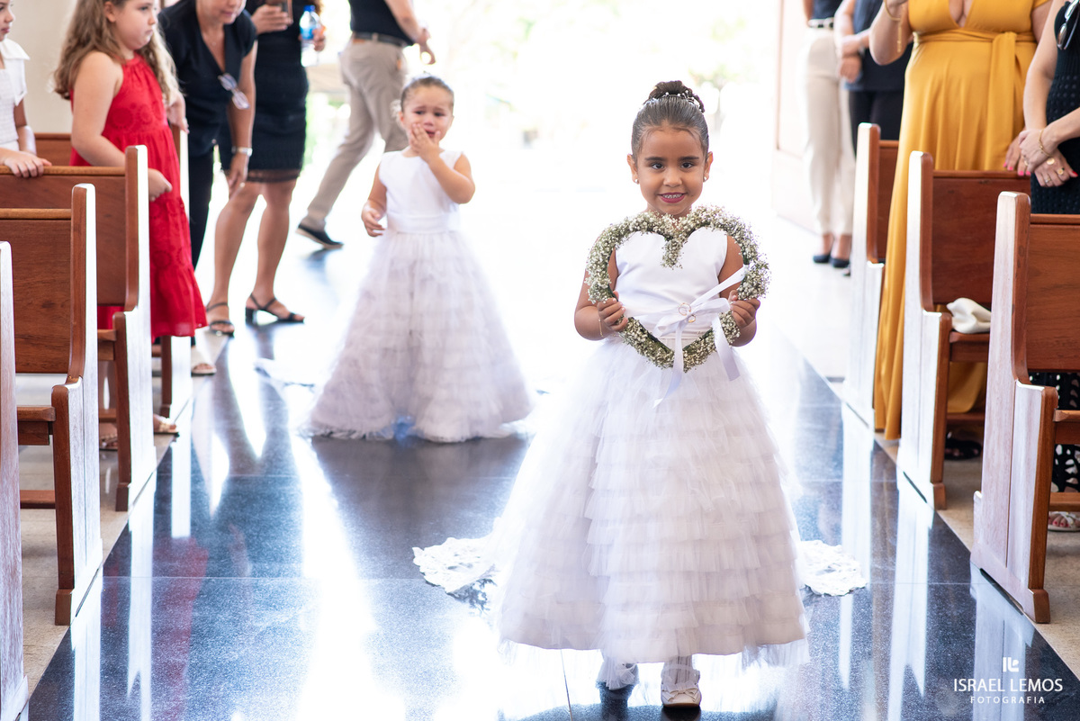 Casamento na igreja de São Pedro em para de minas com fotos lindas  do fotografo Isabel lemos o melhor fotografo da cidade de Para de minas 