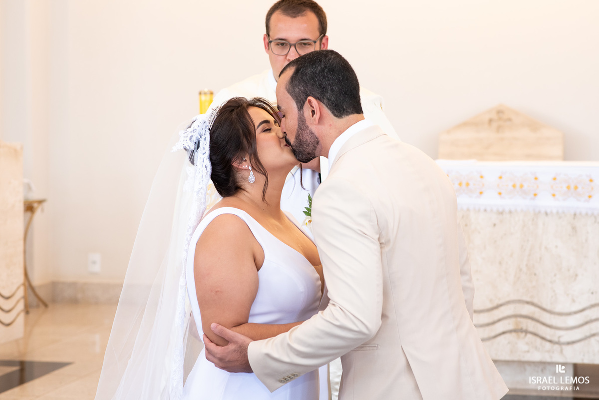 Casamento na igreja de São Pedro em para de minas com fotos lindas  do fotografo Isabel lemos o melhor fotografo da cidade de Para de minas 