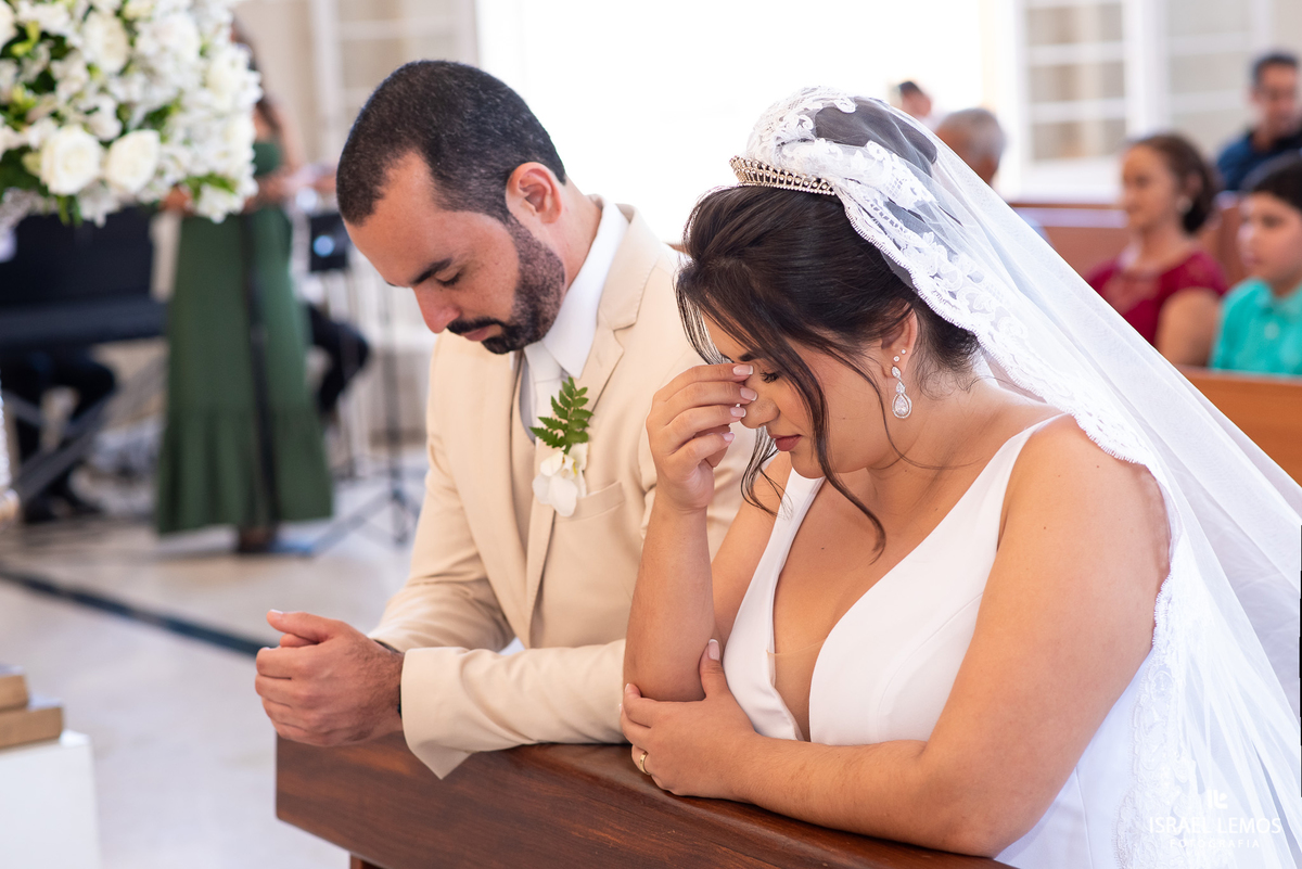 Casamento na igreja de São Pedro em para de minas com fotos lindas  do fotografo Isabel lemos o melhor fotografo da cidade de Para de minas 