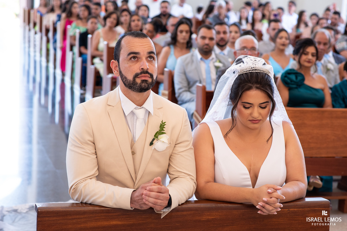 Casamento na igreja de São Pedro em para de minas com fotos lindas  do fotografo Isabel lemos o melhor fotografo da cidade de Para de minas 