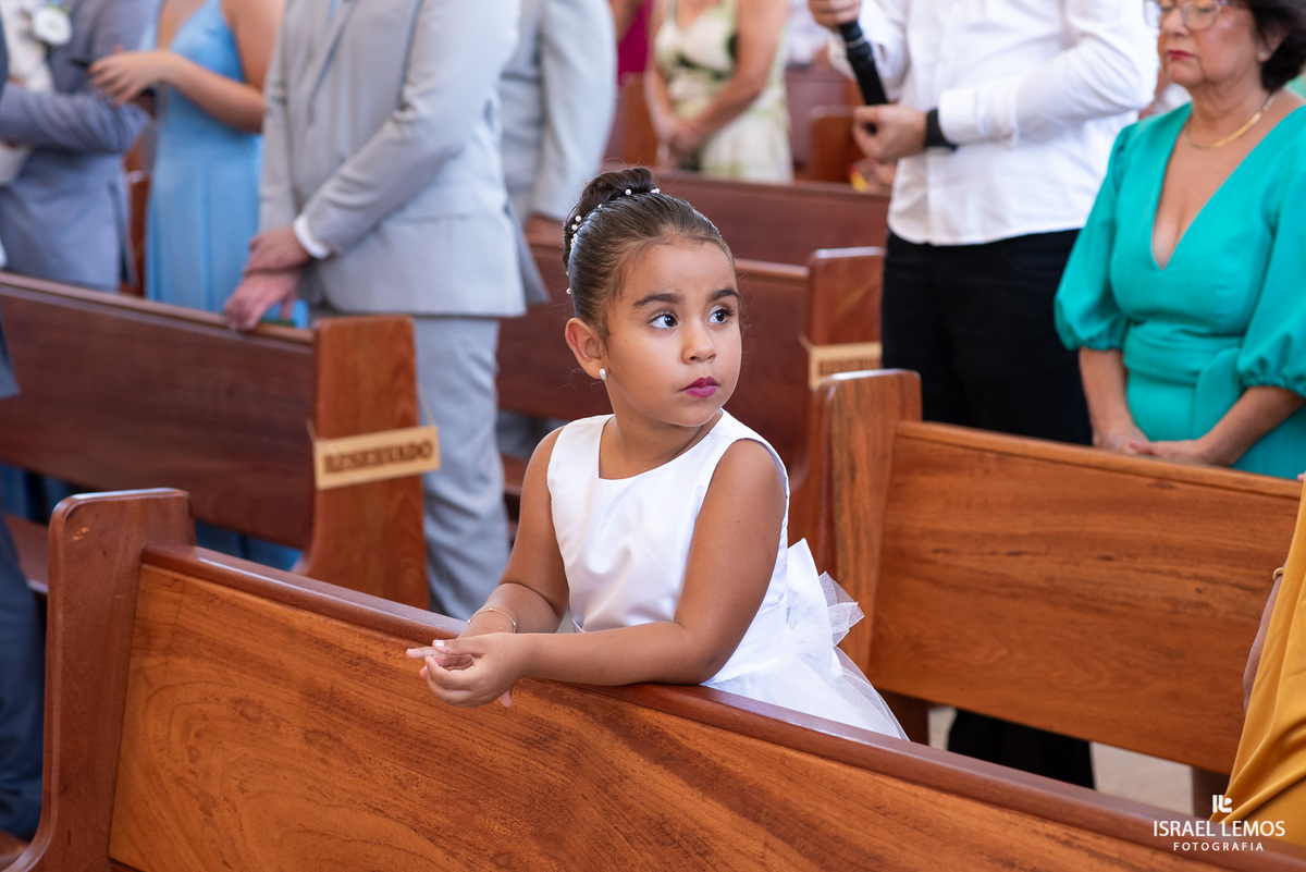 Casamento na igreja de São Pedro em para de minas com fotos lindas  do fotografo Isabel lemos o melhor fotografo da cidade de Para de minas 
