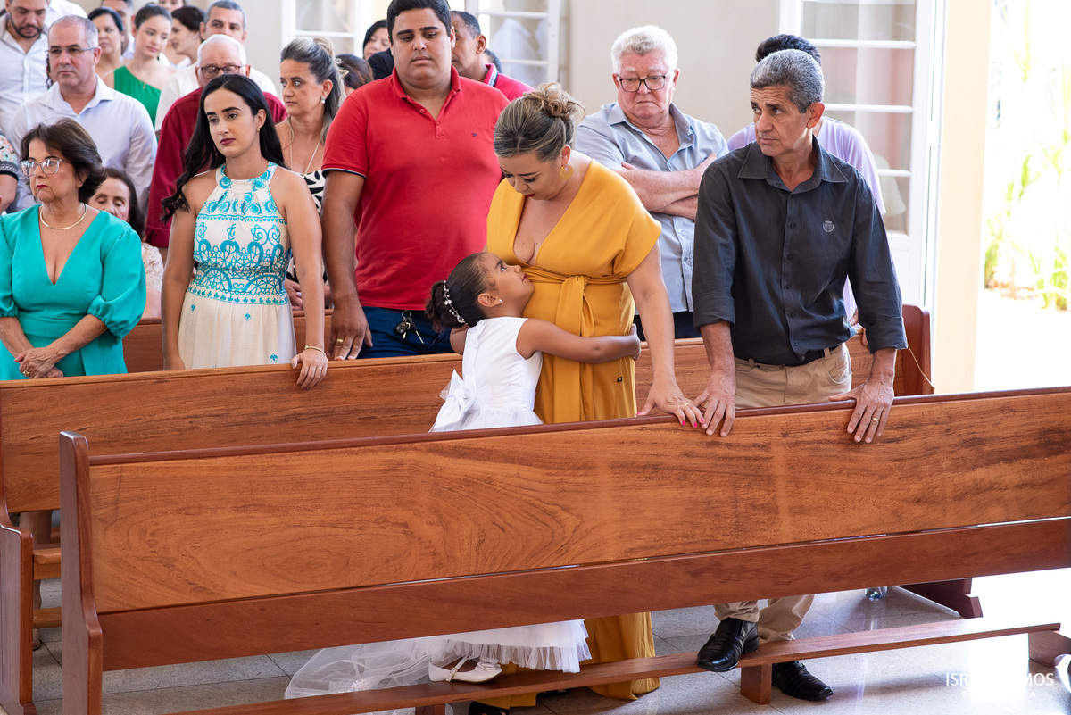 Casamento na igreja de São Pedro em para de minas com fotos lindas  do fotografo Isabel lemos o melhor fotografo da cidade de Para de minas 