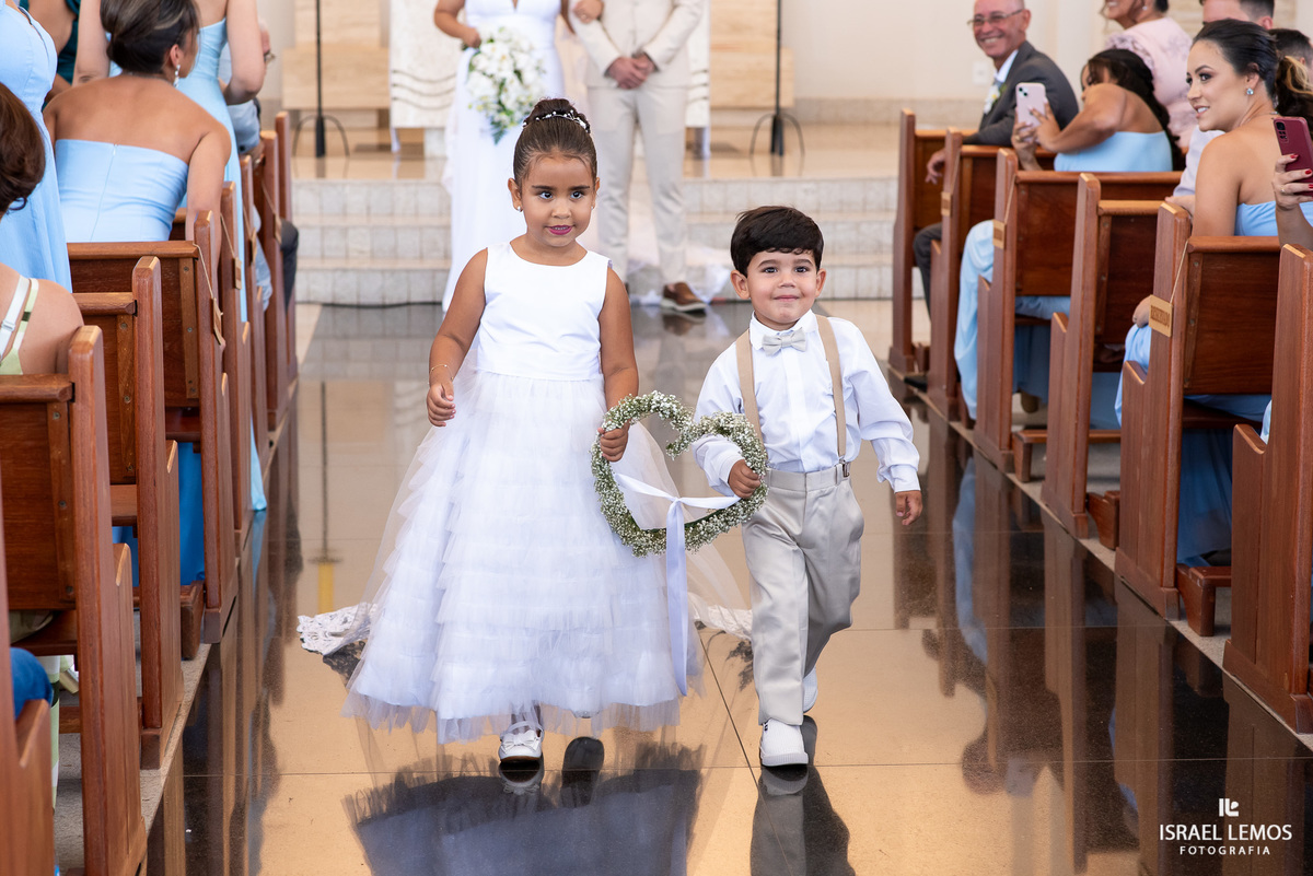 Casamento na igreja de São Pedro em para de minas com fotos lindas  do fotografo Isabel lemos o melhor fotografo da cidade de Para de minas 