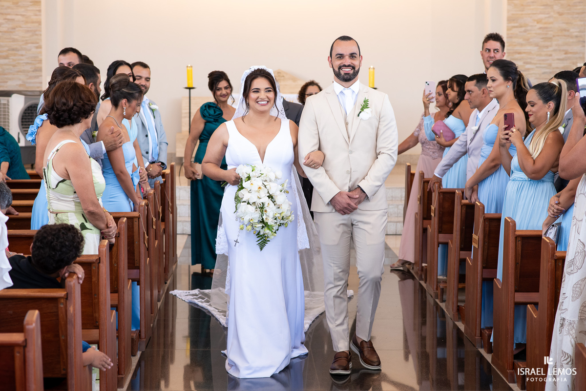 Casamento na igreja de São Pedro em para de minas com fotos lindas  do fotografo Isabel lemos o melhor fotografo da cidade de Para de minas 