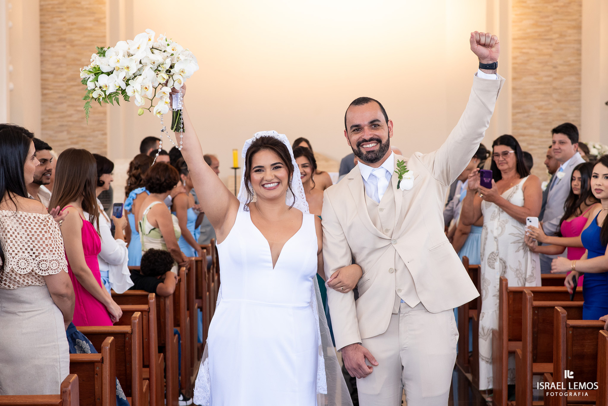 Casamento na igreja de São Pedro em para de minas com fotos lindas  do fotografo Isabel lemos o melhor fotografo da cidade de Para de minas 