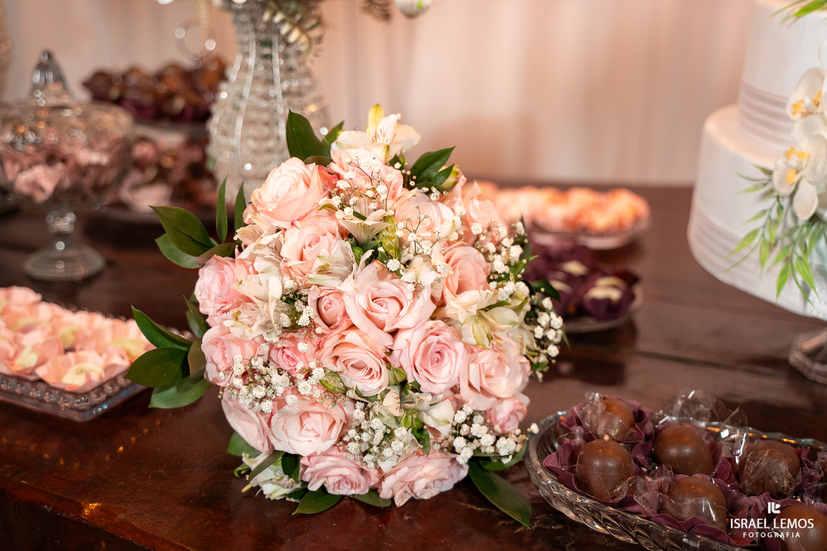 buque de noiva em biberão preto