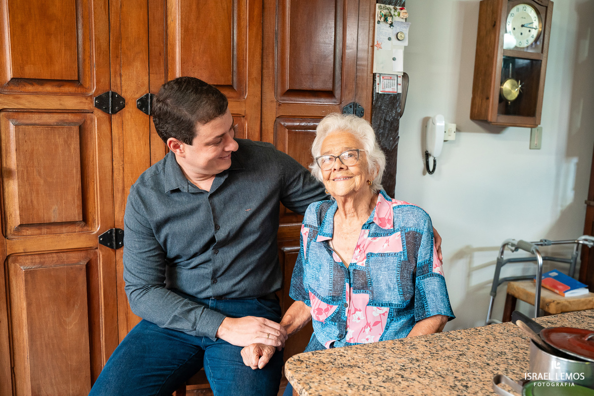 noivo com sua avo em Ouro Preto