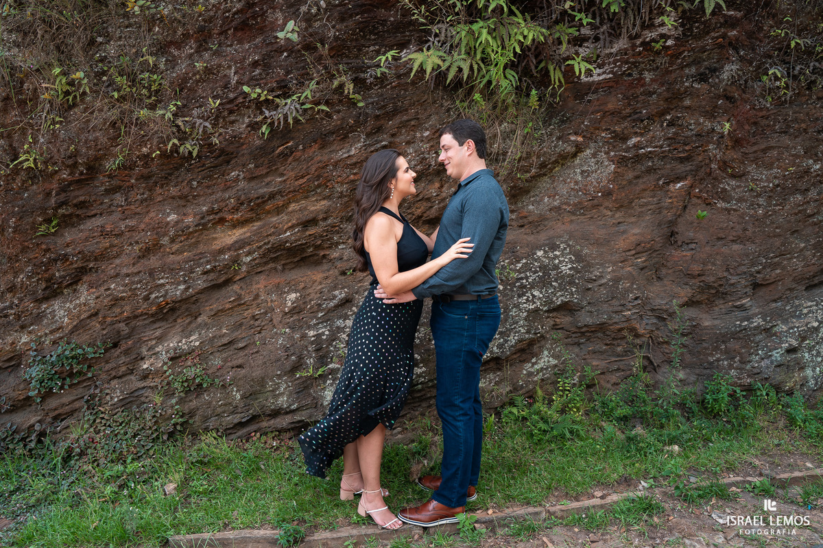 Fotografia de casamento na cidade historica de Ouro Preto com fotos profissionais do fotografo Israel Lemos ue fez lindas fotos na bela ouro preto
