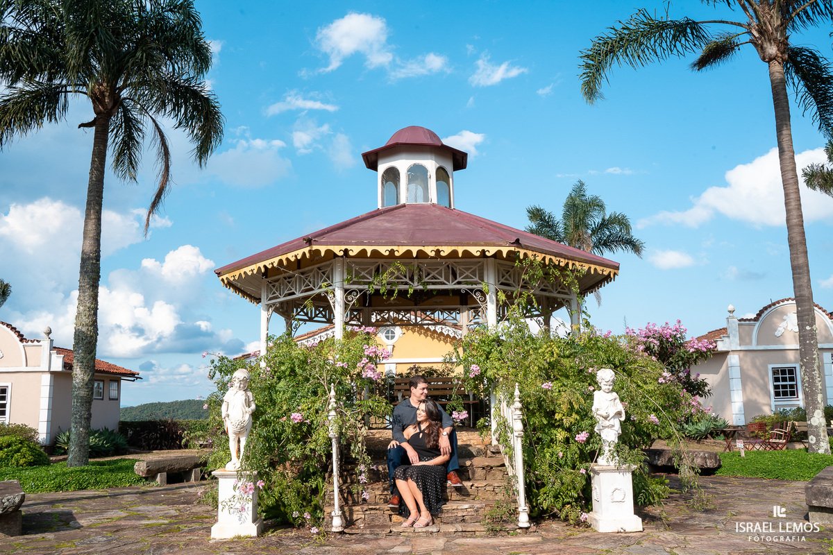 Fotografia de casamento na cidade historica de Ouro Preto com fotos profissionais do fotografo Israel Lemos ue fez lindas fotos na bela ouro preto