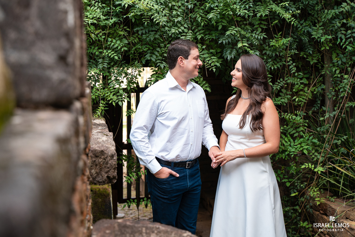 Fotografia de casamento na cidade historica de Ouro Preto com fotos profissionais do fotografo Israel Lemos ue fez lindas fotos na bela ouro preto
