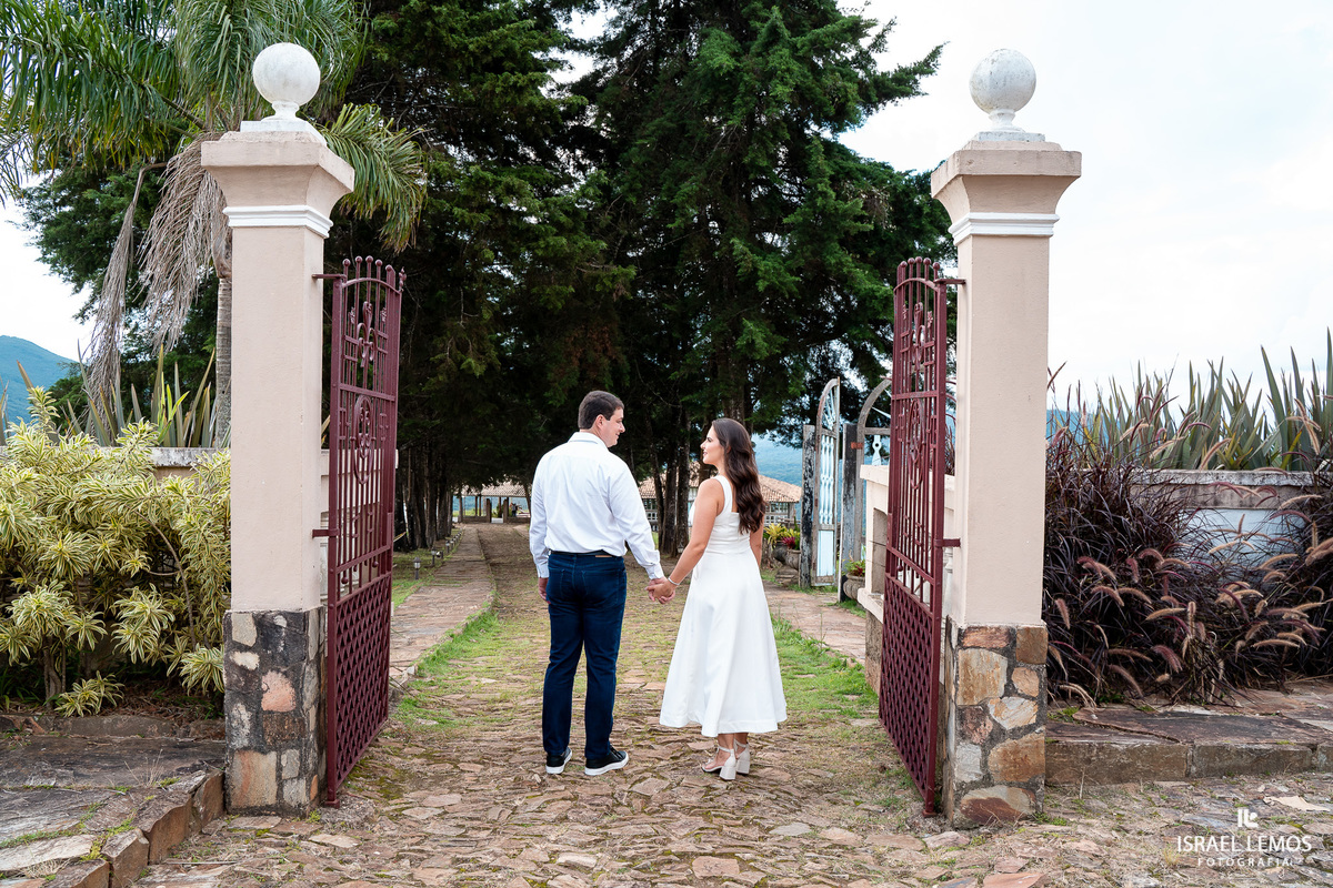 Fotografia de casamento na cidade historica de Ouro Preto com fotos profissionais do fotografo Israel Lemos ue fez lindas fotos na bela ouro preto