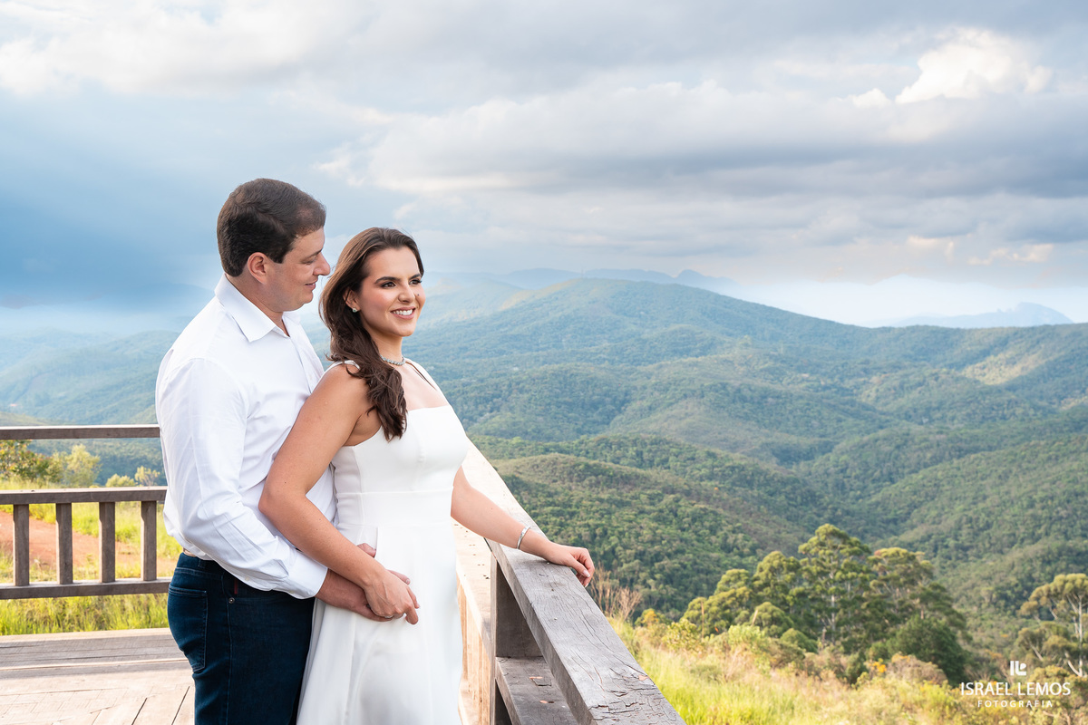 Fotografia de casamento na cidade historica de Ouro Preto com fotos profissionais do fotografo Israel Lemos ue fez lindas fotos na bela ouro preto