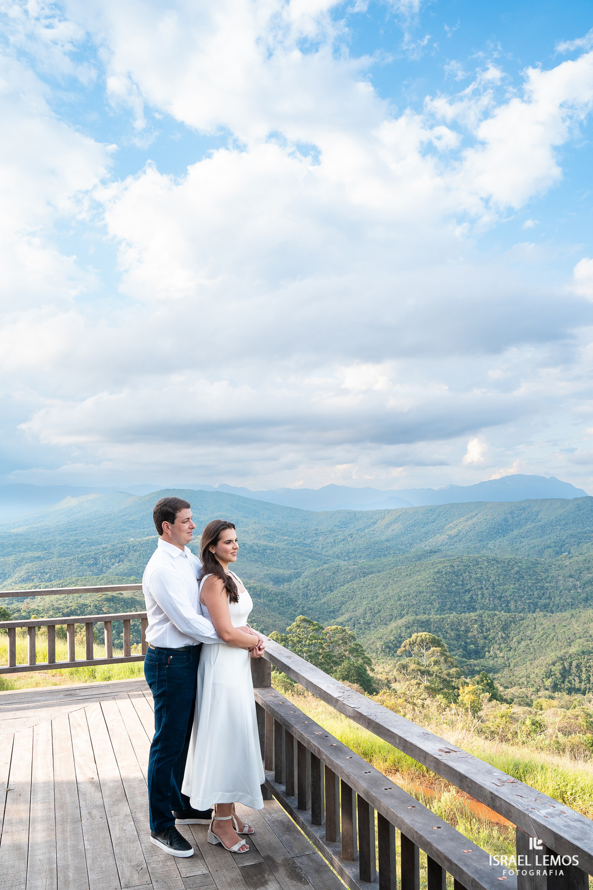 Fotografia de casamento na cidade historica de Ouro Preto com fotos profissionais do fotografo Israel Lemos ue fez lindas fotos na bela ouro preto