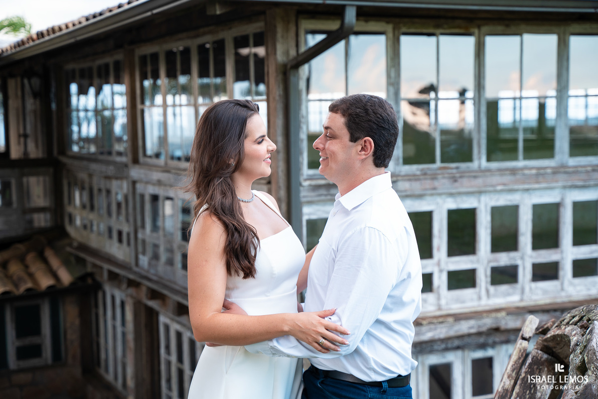Fotografia de casamento na cidade historica de Ouro Preto com fotos profissionais do fotografo Israel Lemos ue fez lindas fotos na bela ouro preto