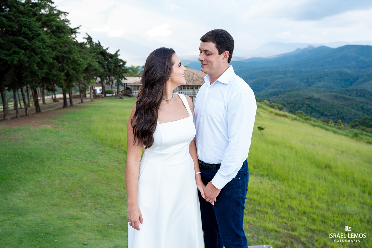 Fotografia de casamento na cidade historica de Ouro Preto com fotos profissionais do fotografo Israel Lemos ue fez lindas fotos na bela ouro preto