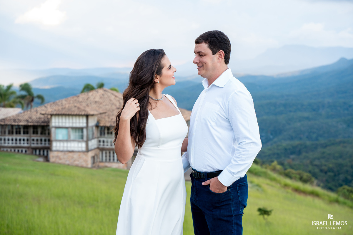 Fotografia de casamento na cidade historica de Ouro Preto com fotos profissionais do fotografo Israel Lemos ue fez lindas fotos na bela ouro preto