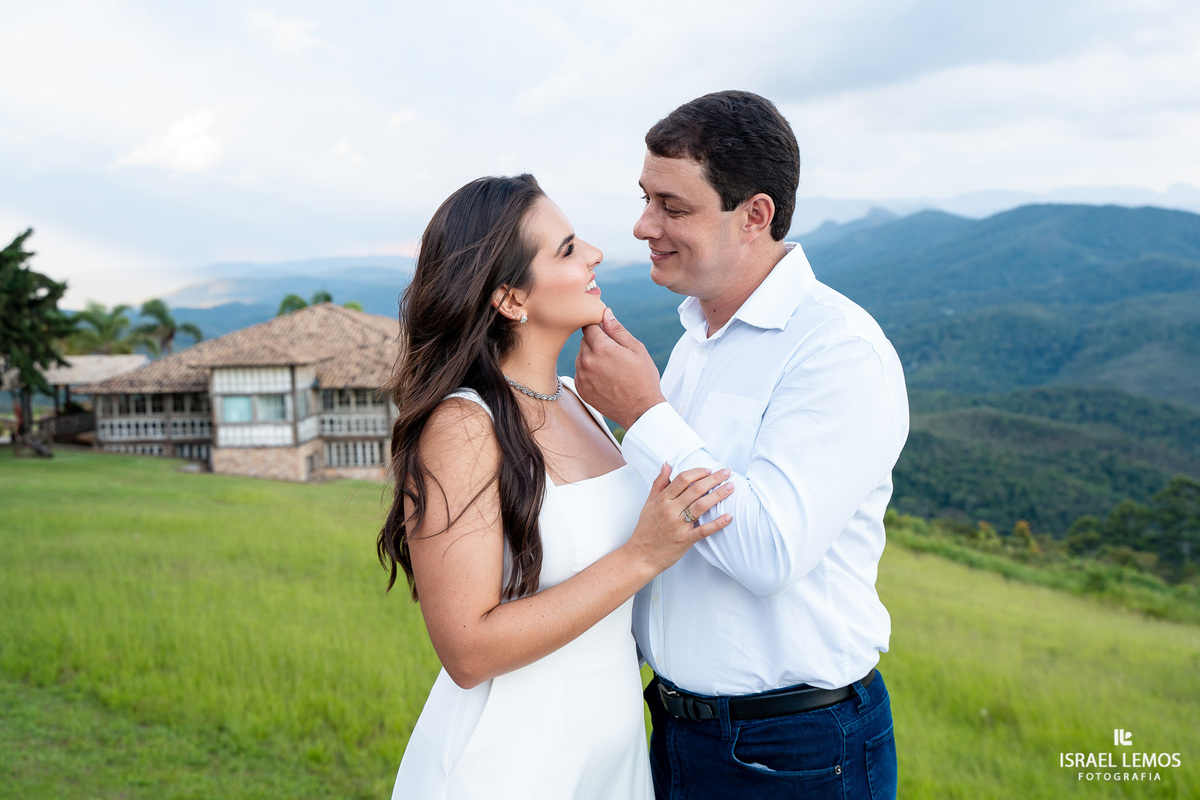 Fotografia de casamento na cidade historica de Ouro Preto com fotos profissionais do fotografo Israel Lemos ue fez lindas fotos na bela ouro preto