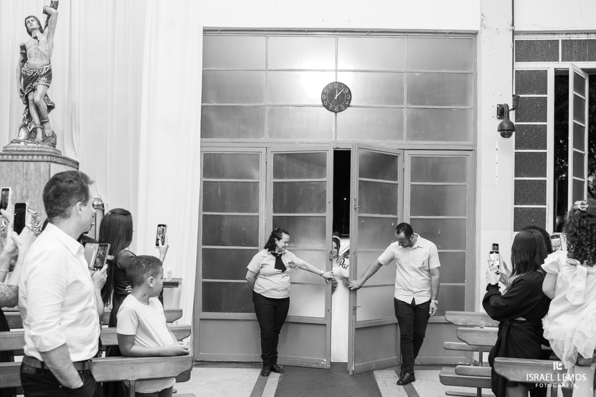 Fotografia de casamento na cidade de Juatuba na igreja sao sebastião com o fotografo Israel Lemos o melhor de Juatuba 