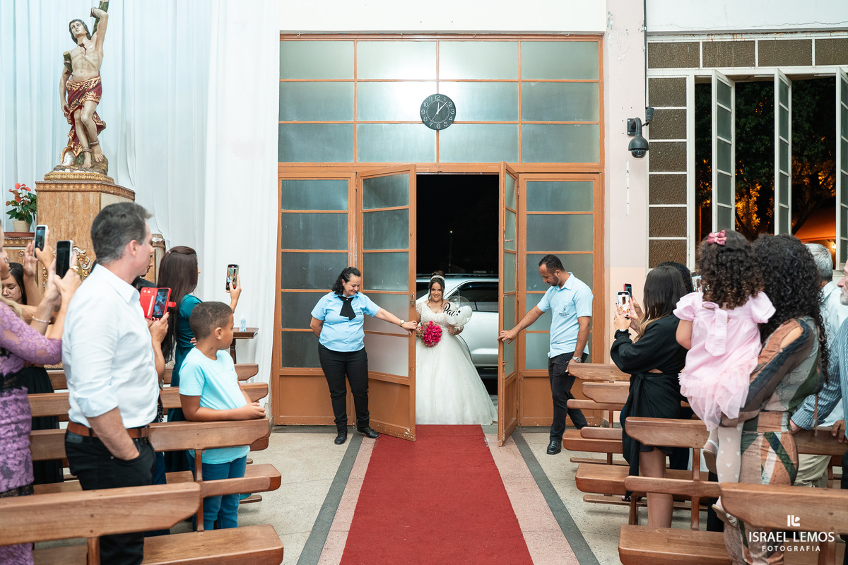 Fotografia de casamento na cidade de Juatuba na igreja sao sebastião com o fotografo Israel Lemos o melhor de Juatuba 