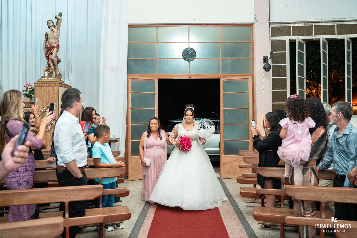 Fotografia de casamento na cidade de Juatuba na igreja sao sebastião com o fotografo Israel Lemos o melhor de Juatuba 