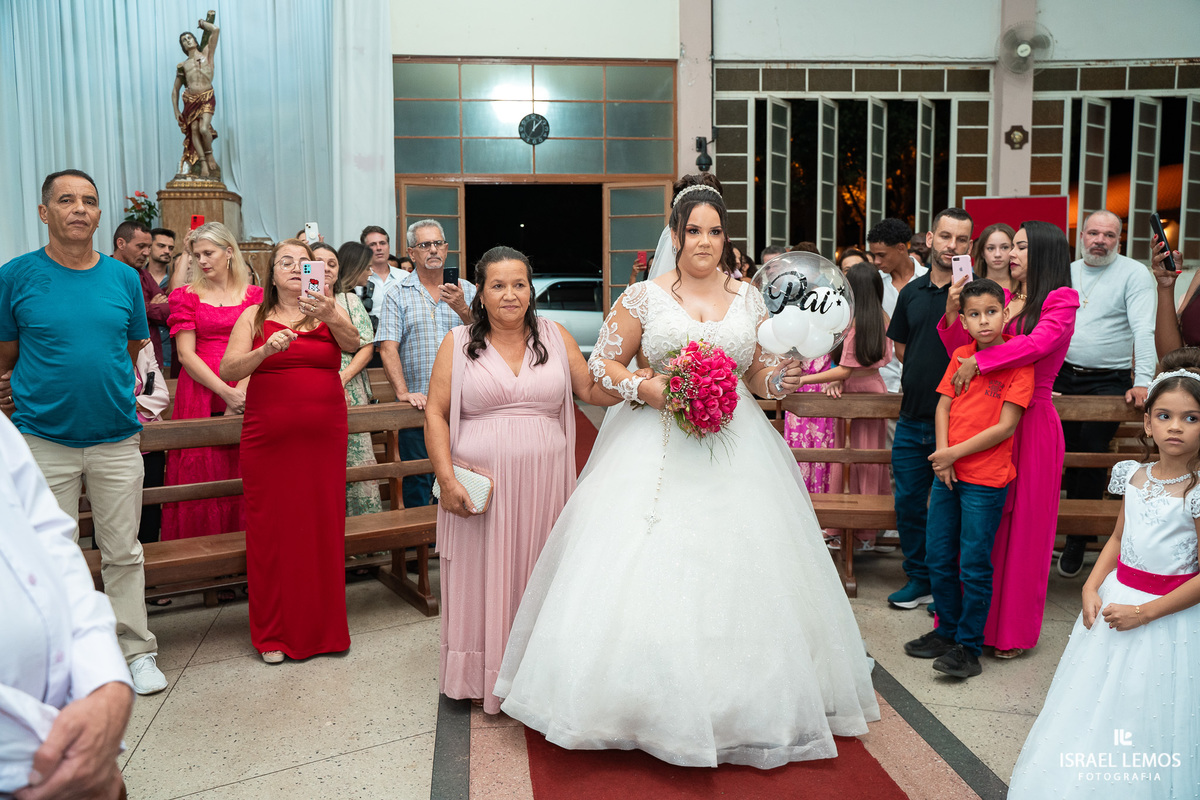 Fotografia de casamento na cidade de Juatuba na igreja sao sebastião com o fotografo Israel Lemos o melhor de Juatuba 