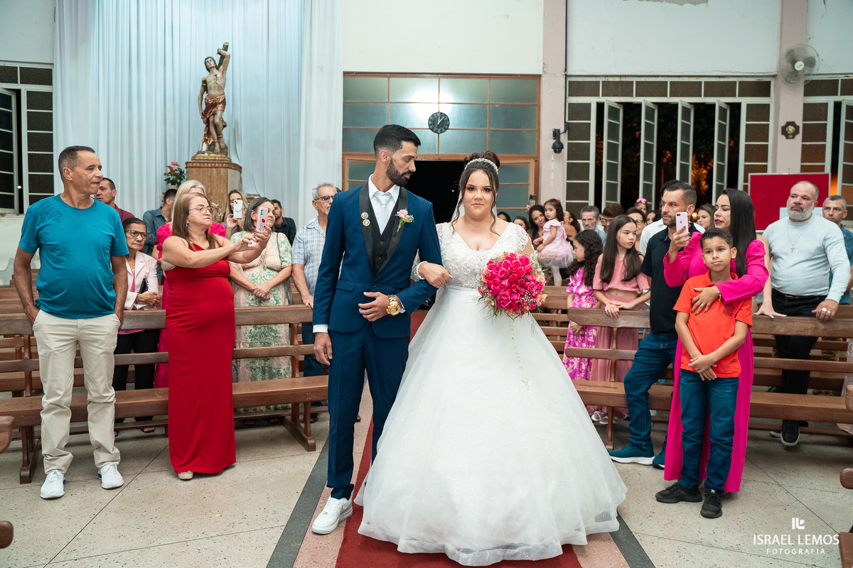 Fotografia de casamento na cidade de Juatuba na igreja sao sebastião com o fotografo Israel Lemos o melhor de Juatuba 