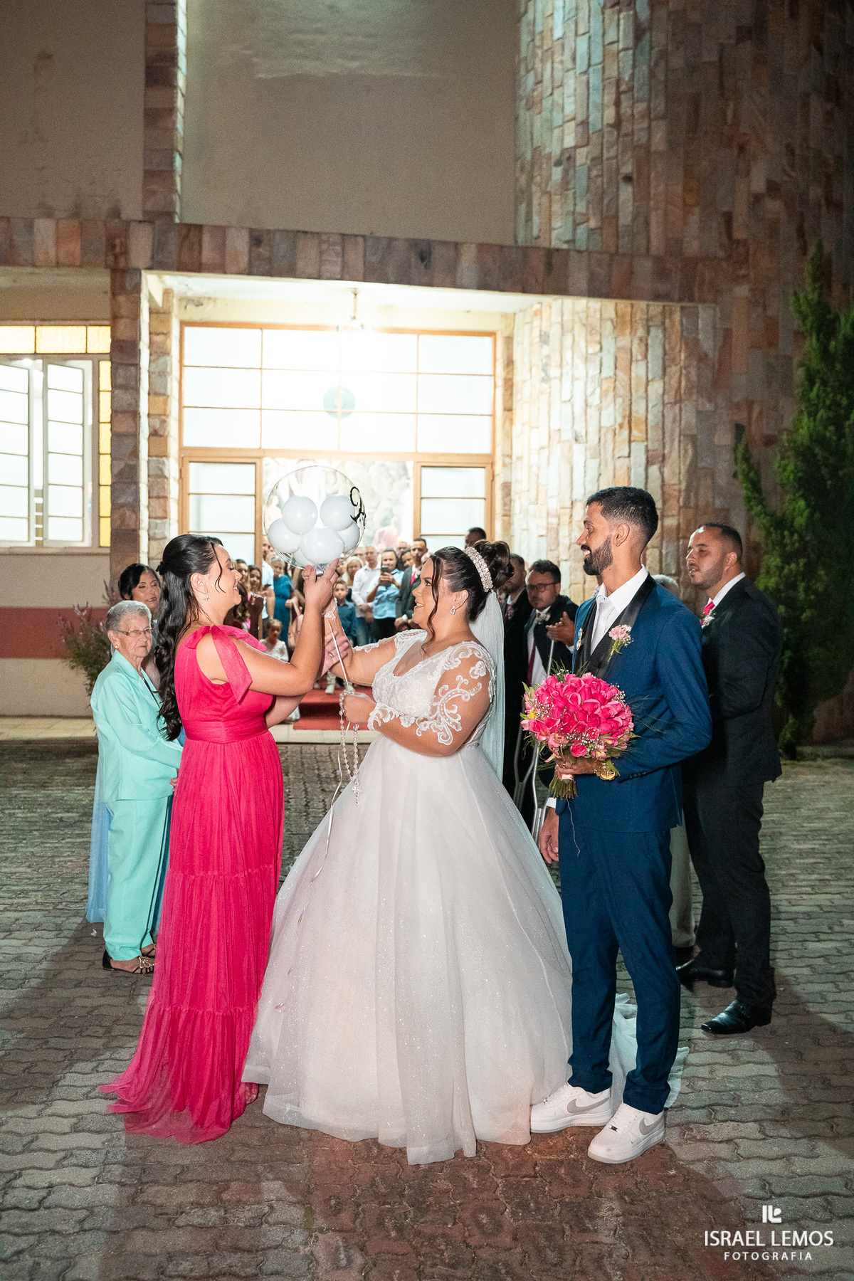 Fotografia de casamento na cidade de Juatuba na igreja sao sebastião com o fotografo Israel Lemos o melhor de Juatuba 