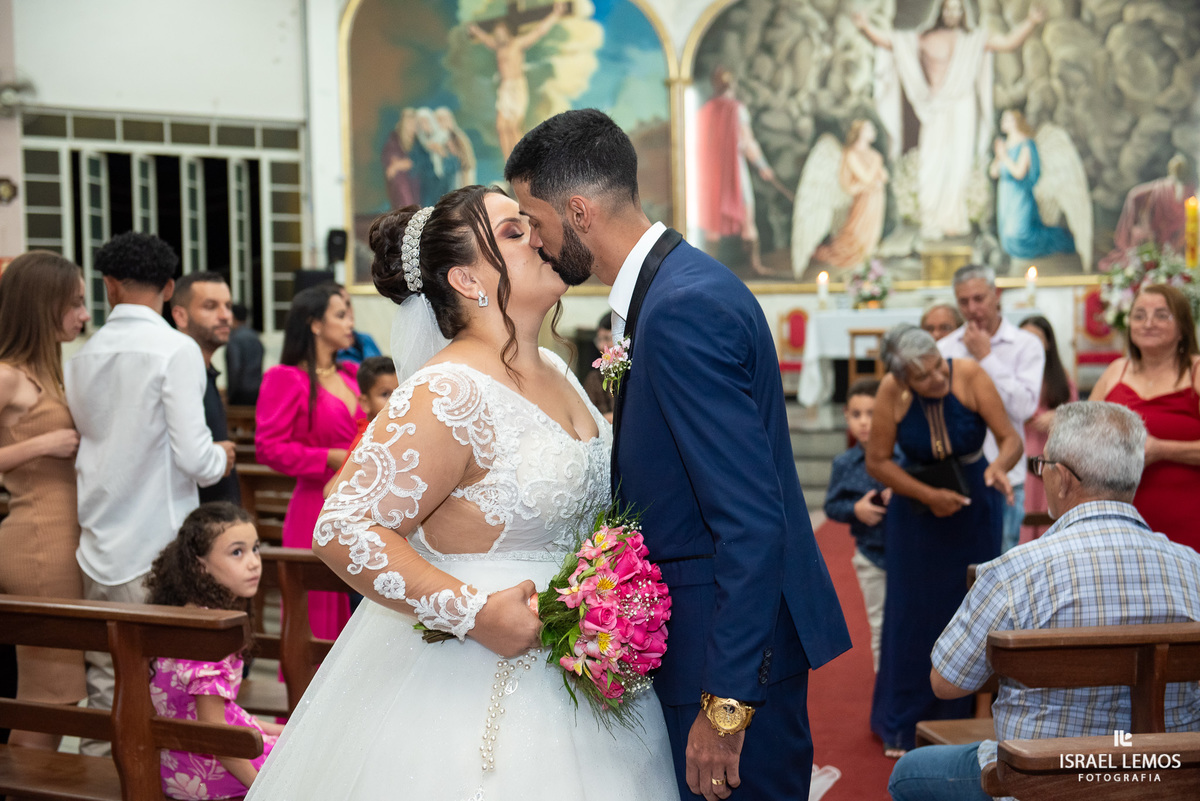 Fotografia de casamento na cidade de Juatuba na igreja sao sebastião com o fotografo Israel Lemos o melhor de Juatuba 