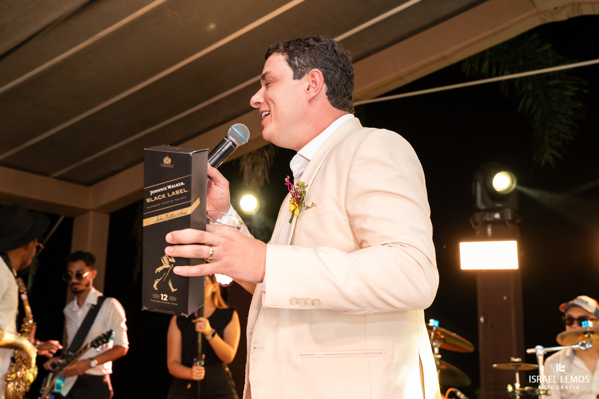 noiva joga garrada de black label