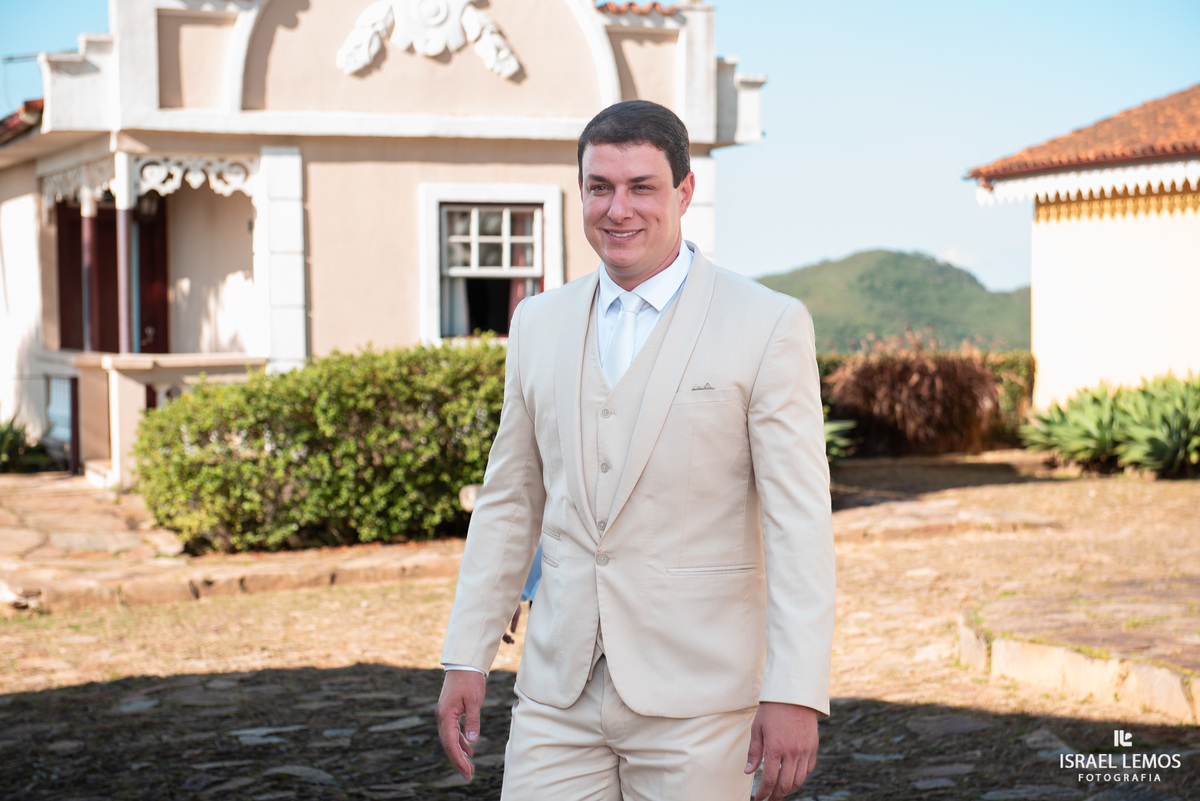 noivo no villa relicario aguardando a entrada