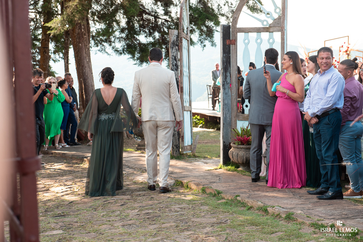 noivo no villa relicario aguardando a entrada
