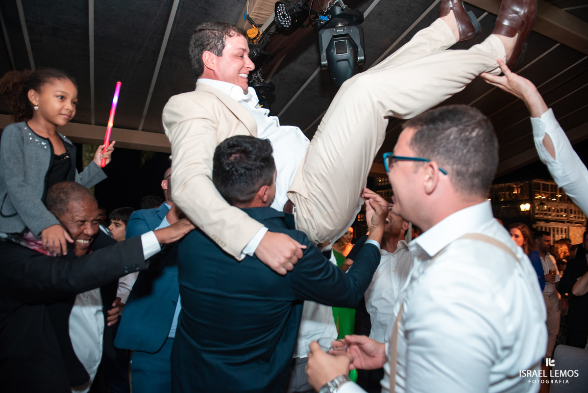 casal vai ate o final da festa om 8 horas dde ficam muito animados em Ouro Preto no villa relicario