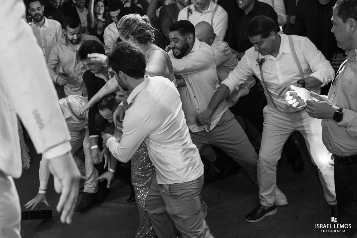 casal vai ate o final da festa om 8 horas dde ficam muito animados em Ouro Preto no villa relicario